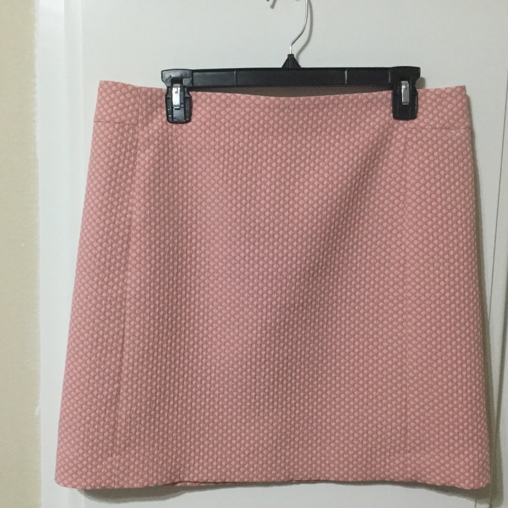 Coral and off white mini skirt